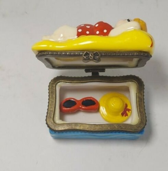 Lady in Polka Dot Swimsuit Trinket Box Sunbathing Retro Keepsakebox - Picture 7 of 8